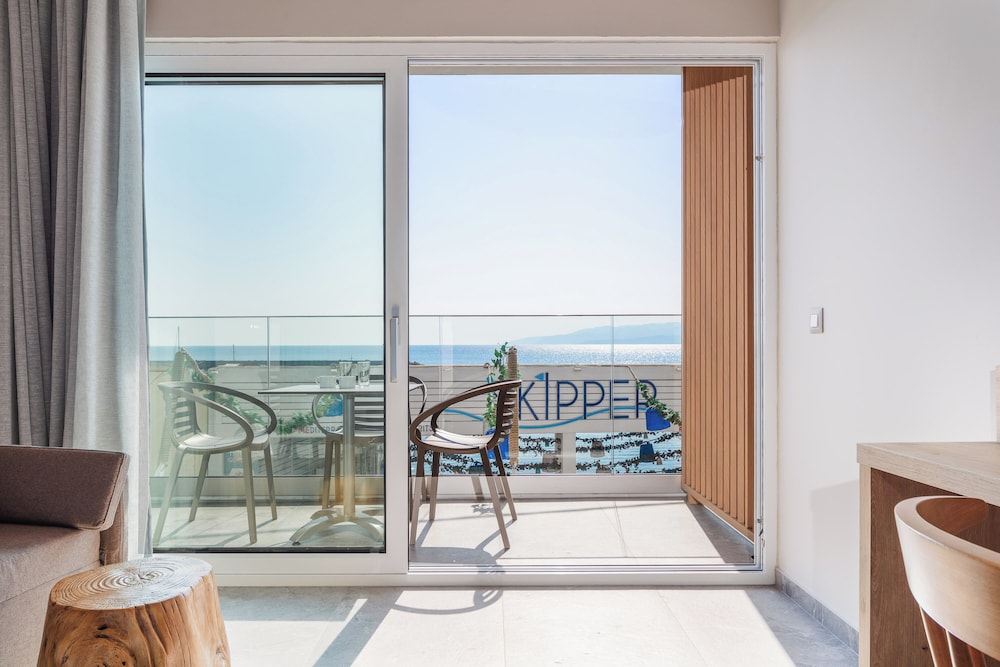 skipper beachfront suites