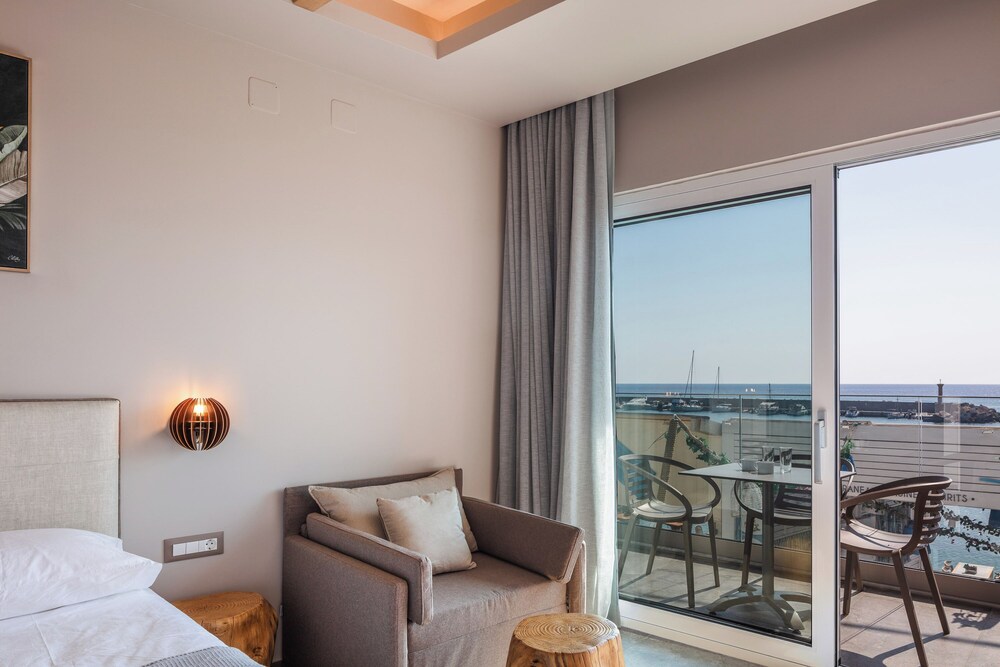 skipper beachfront suites