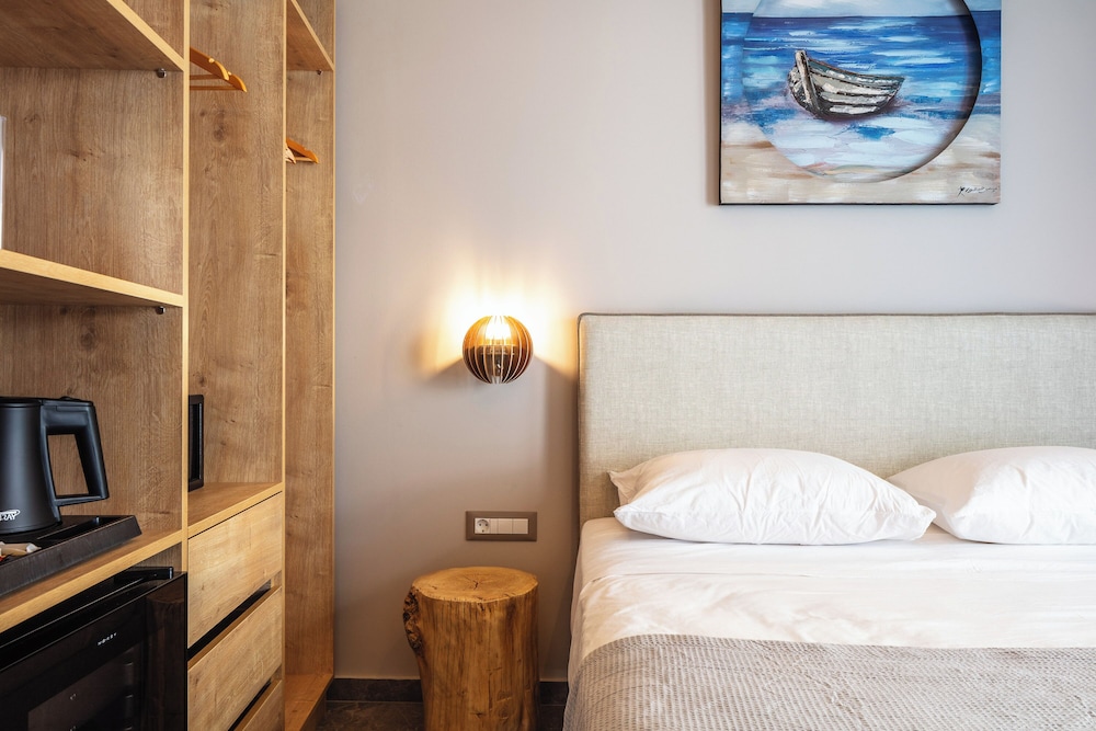 skipper beachfront suites