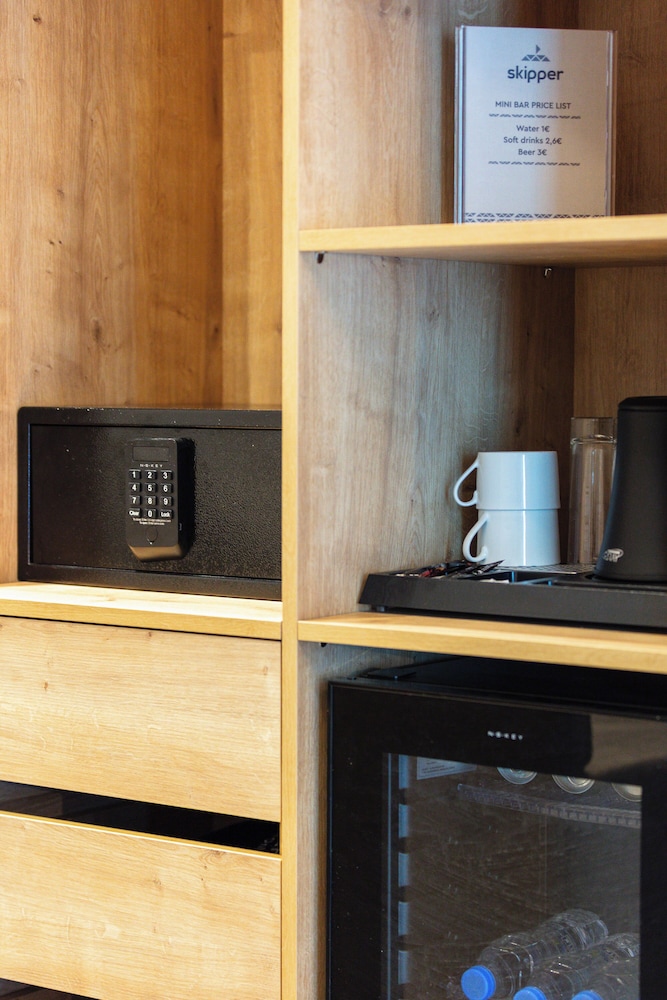 skipper beachfront suites