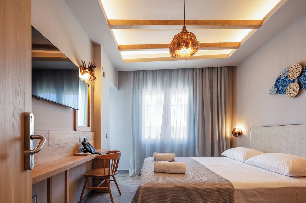 skipper beachfront suites