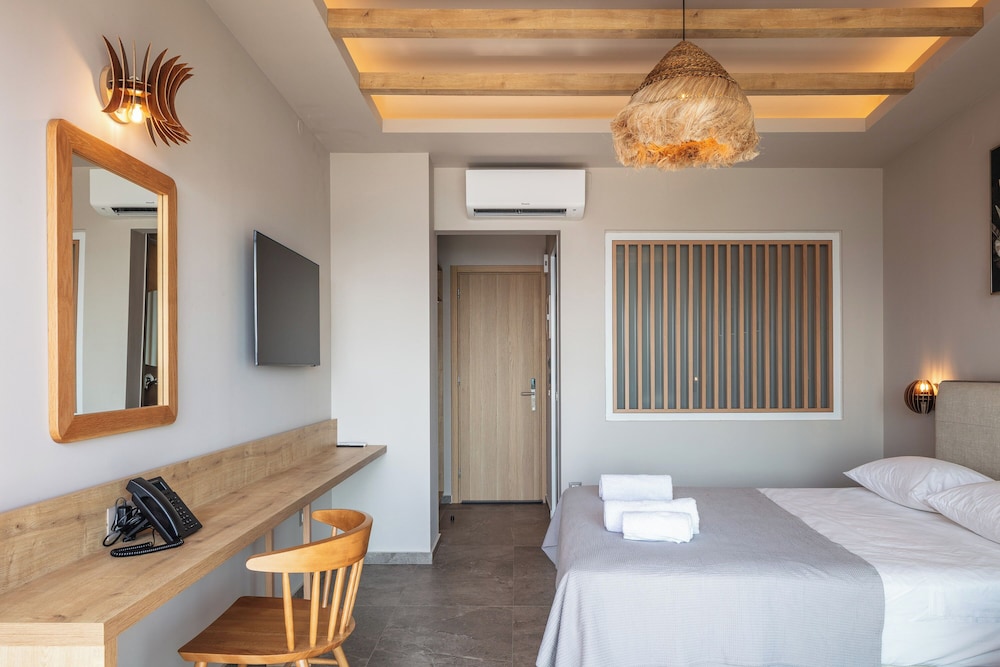 skipper beachfront suites