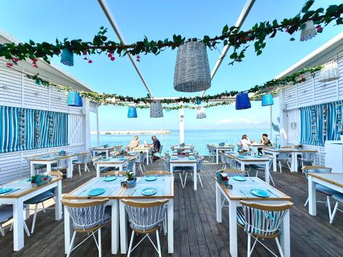 skipper beachfront suites