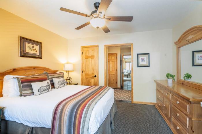 riverfront blocks to ski mtn views hot tub viking lodge 217 1 bedroom condo by redawning