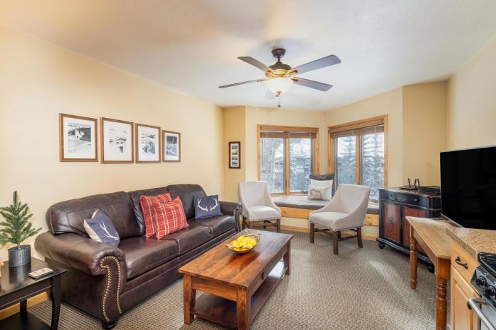 riverfront blocks to ski mtn views hot tub viking lodge 217 1 bedroom condo by redawning