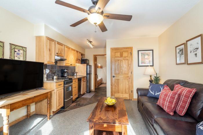 riverfront blocks to ski mtn views hot tub viking lodge 217 1 bedroom condo by redawning