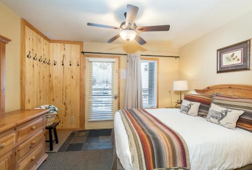 riverfront blocks to ski mtn views hot tub viking lodge 217 1 bedroom condo by redawning