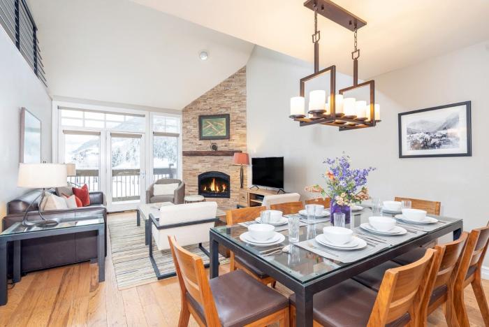 slopeside paradise penthouse at lift 7 views fireplace deck hot tub 3 bedroom condo by redawning