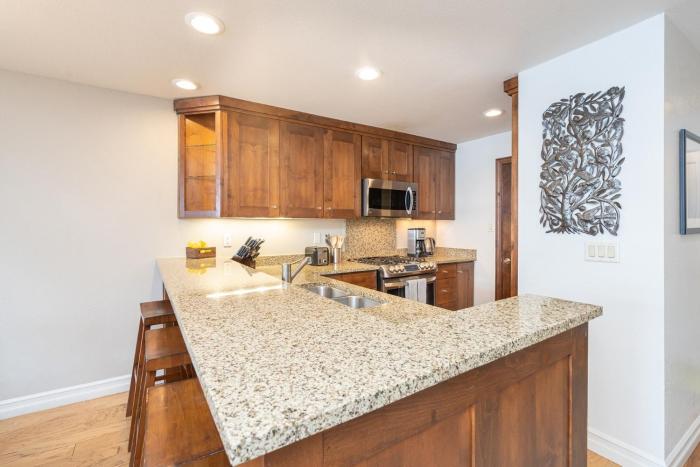 slopeside paradise penthouse at lift 7 views fireplace deck hot tub 3 bedroom condo by redawning