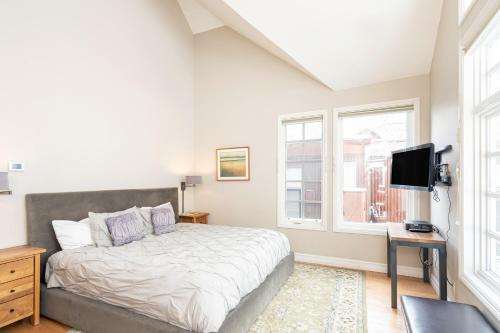 slopeside paradise penthouse at lift 7 views fireplace deck hot tub 3 bedroom condo by redawning