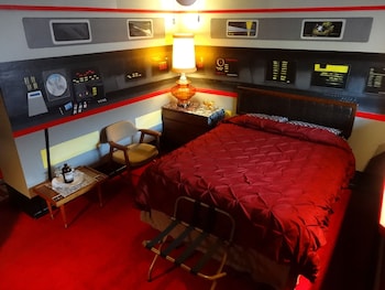 the star trek  uss enterprise room at the itty bitty inn