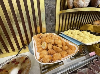 cua dong luxury hotel