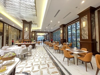 cua dong luxury hotel