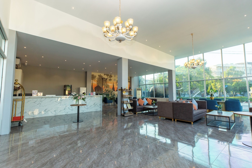 lucky elephant hotel