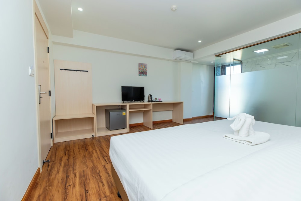 lucky elephant hotel