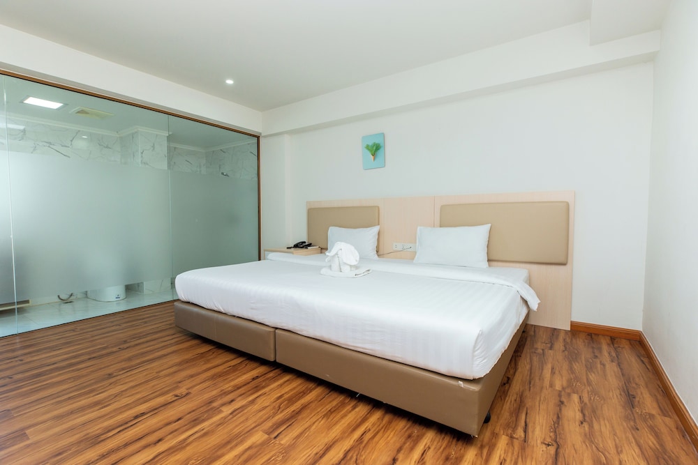 lucky elephant hotel