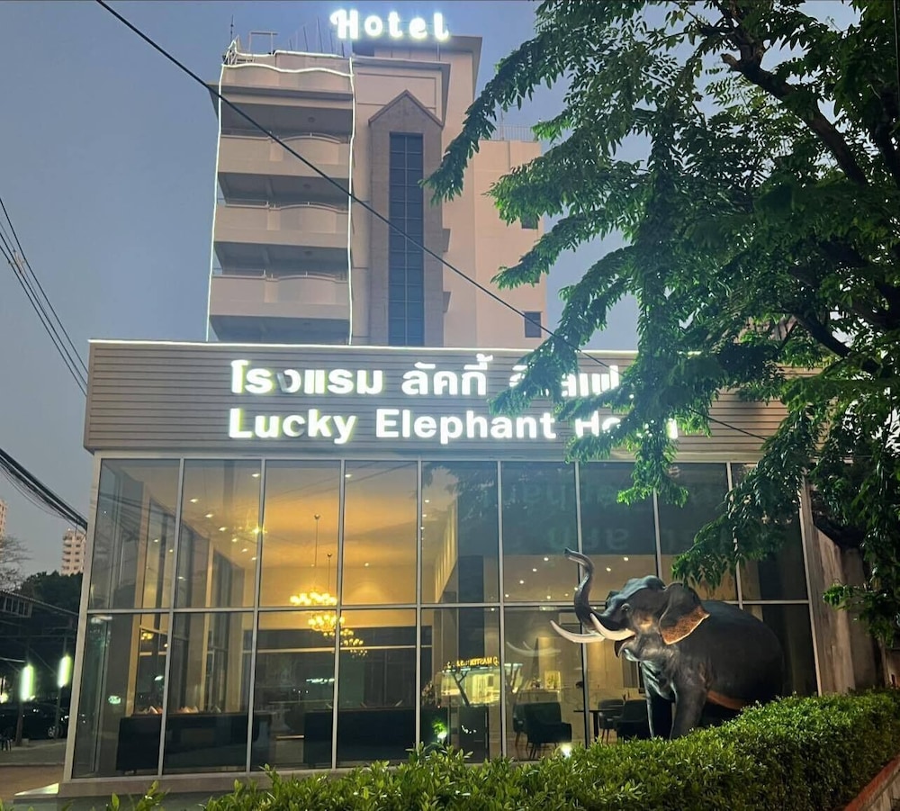 lucky elephant hotel