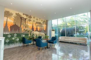 lucky elephant hotel