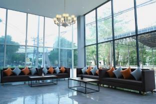 lucky elephant hotel
