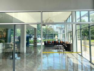 lucky elephant hotel