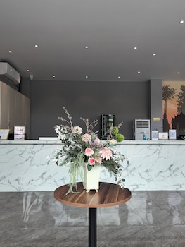 lucky elephant hotel