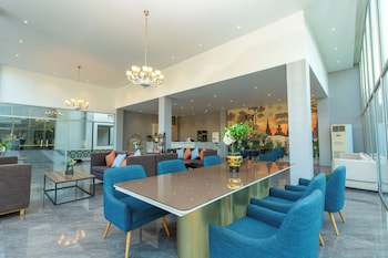 lucky elephant hotel