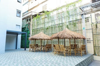 lucky elephant hotel