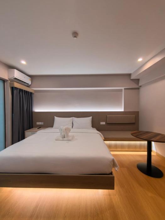 lucky elephant hotel