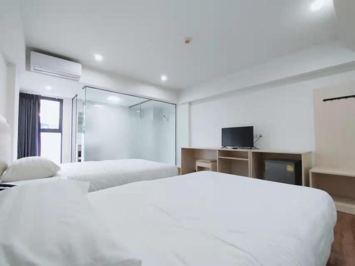 lucky elephant hotel