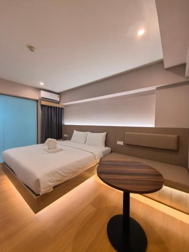 lucky elephant hotel