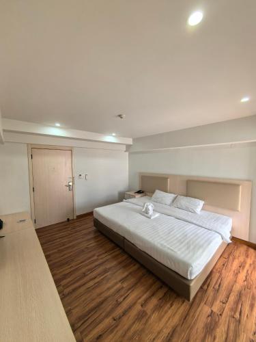 lucky elephant hotel