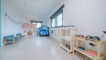 my kids pool villa