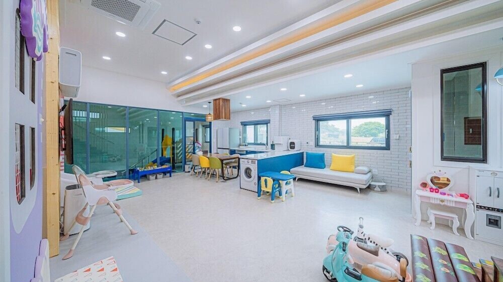 my kids pool villa