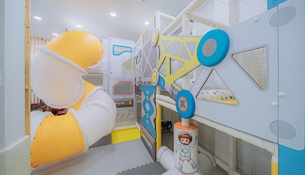 my kids pool villa
