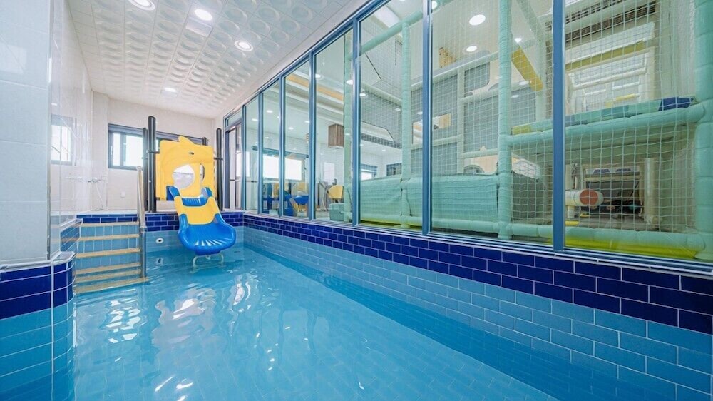 my kids pool villa