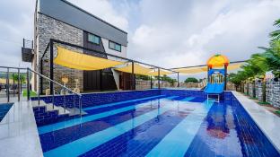 my kids pool villa