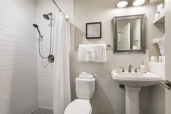 stylish 1br in california building