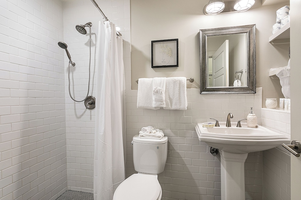 stylish 1br in california building