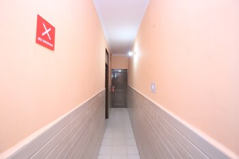 Oyo 10384 Hotel Rajesh Palace,Near Cii Convention Centre,3 star