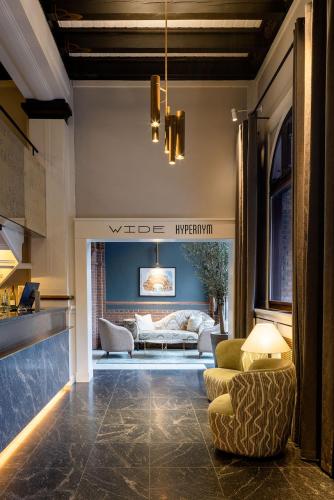 hypernym hotel and suites