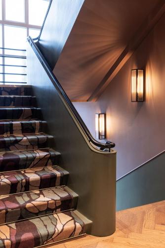 hypernym hotel and suites