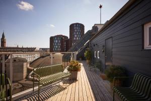 hypernym hotel and suites