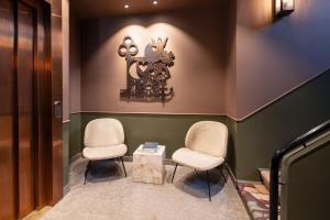 hypernym hotel and suites