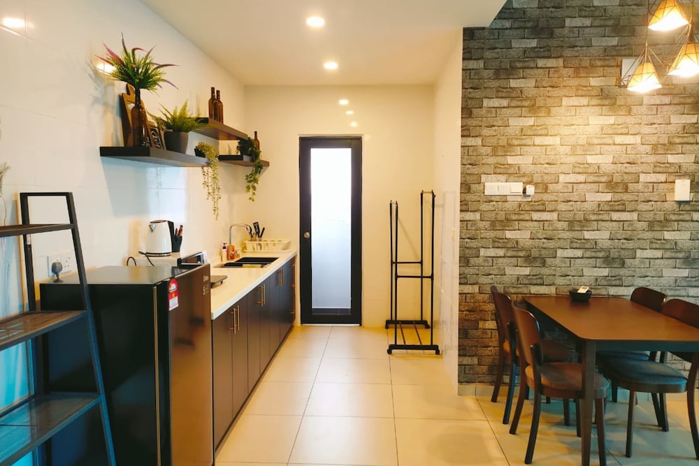 reizz residence