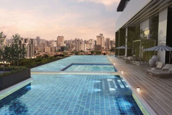 reizz residence