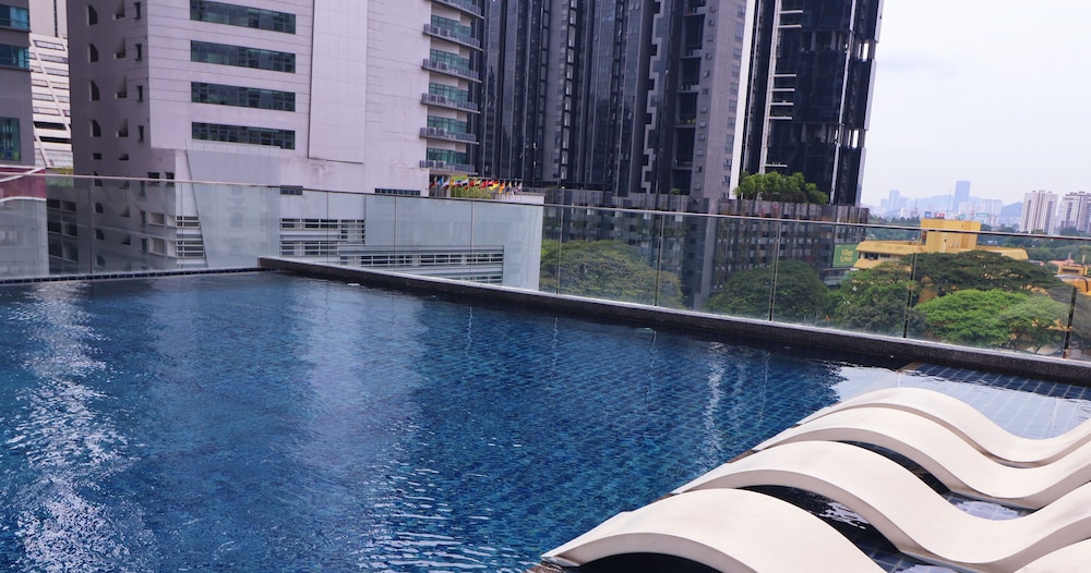 reizz residence