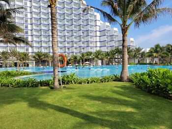 sea view apartment in arena cam ranh