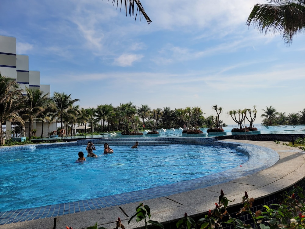 sea view apartment in arena cam ranh
