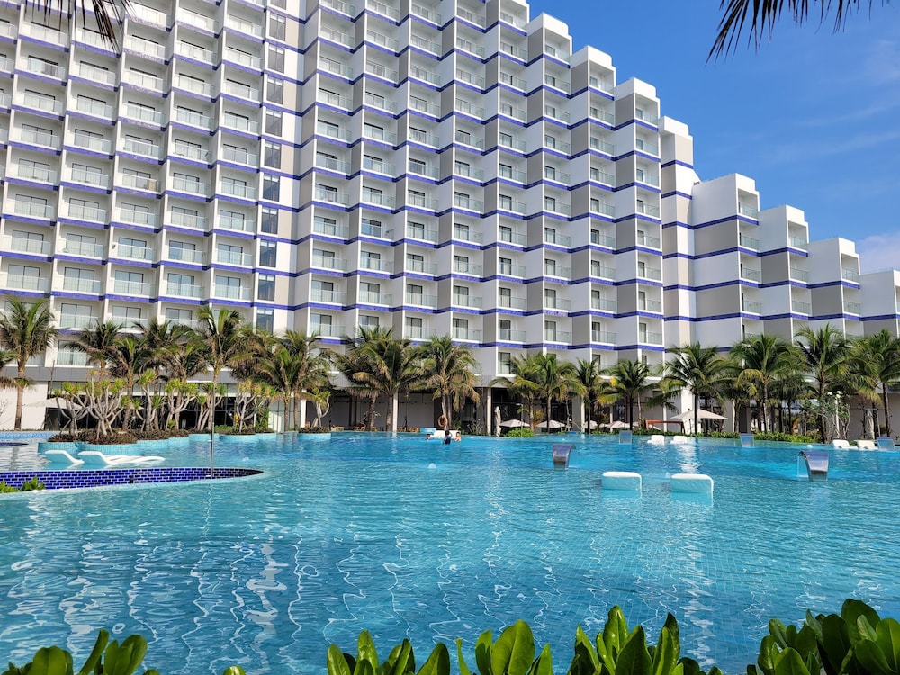 sea view apartment in arena cam ranh