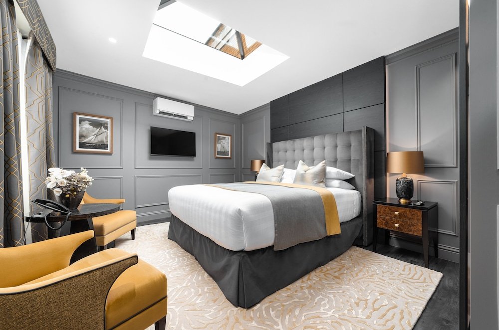 no 4 carlton hotel